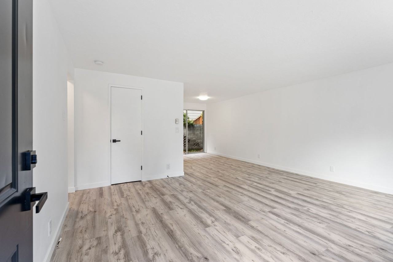2511 Se Monroe St - Photo 2 of 15