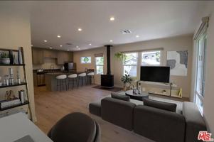 featured image of 1127-1135.5 N. Vista St.