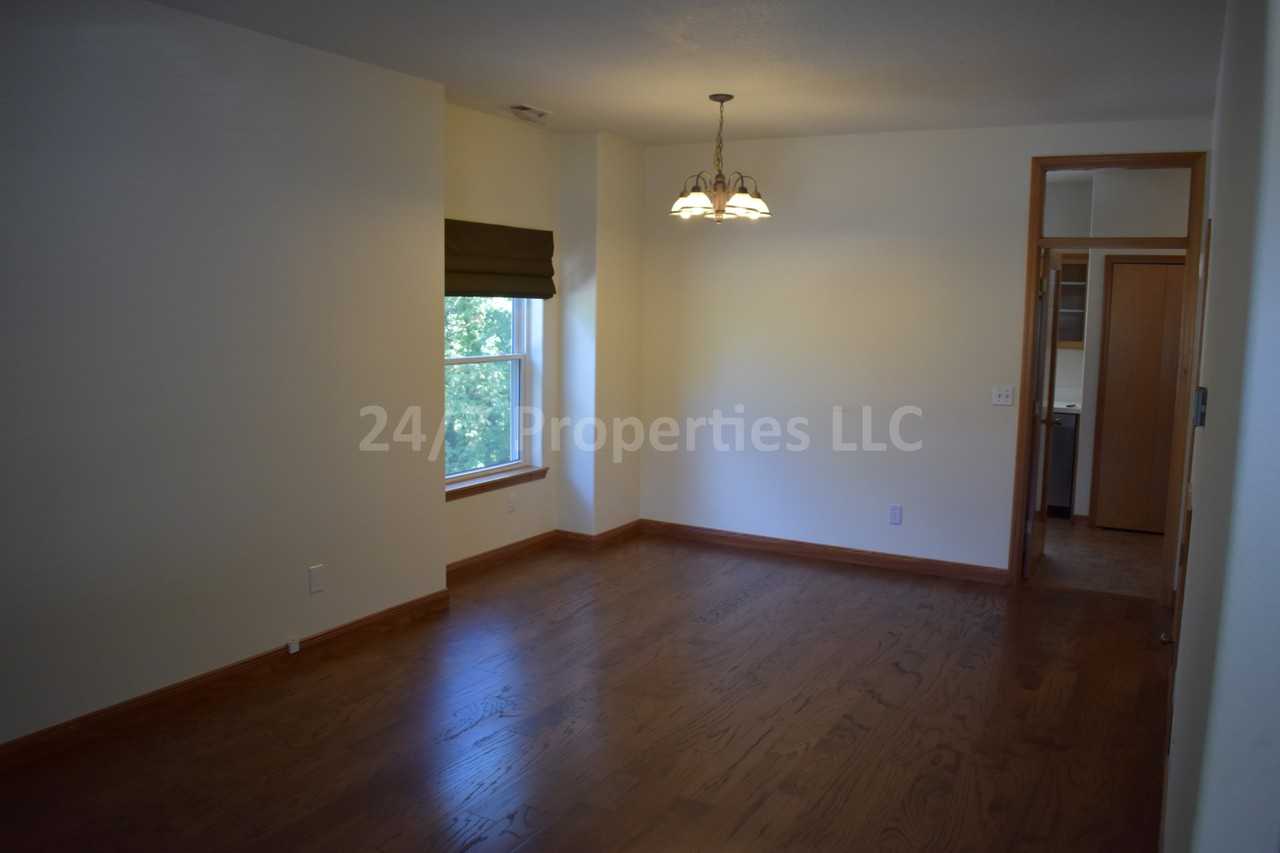 90 Alder St - Photo 3 of 42