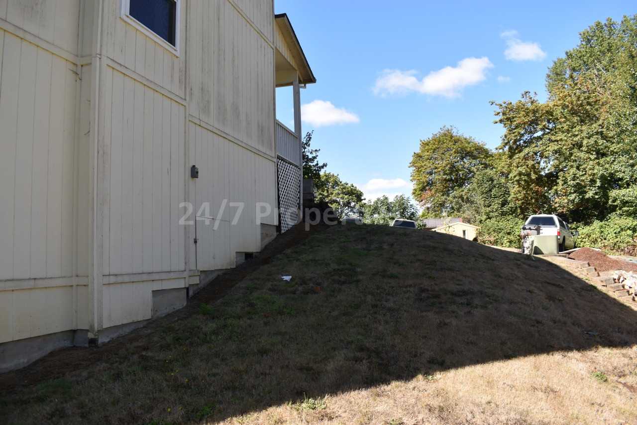 90 Alder St - Photo 5 of 42