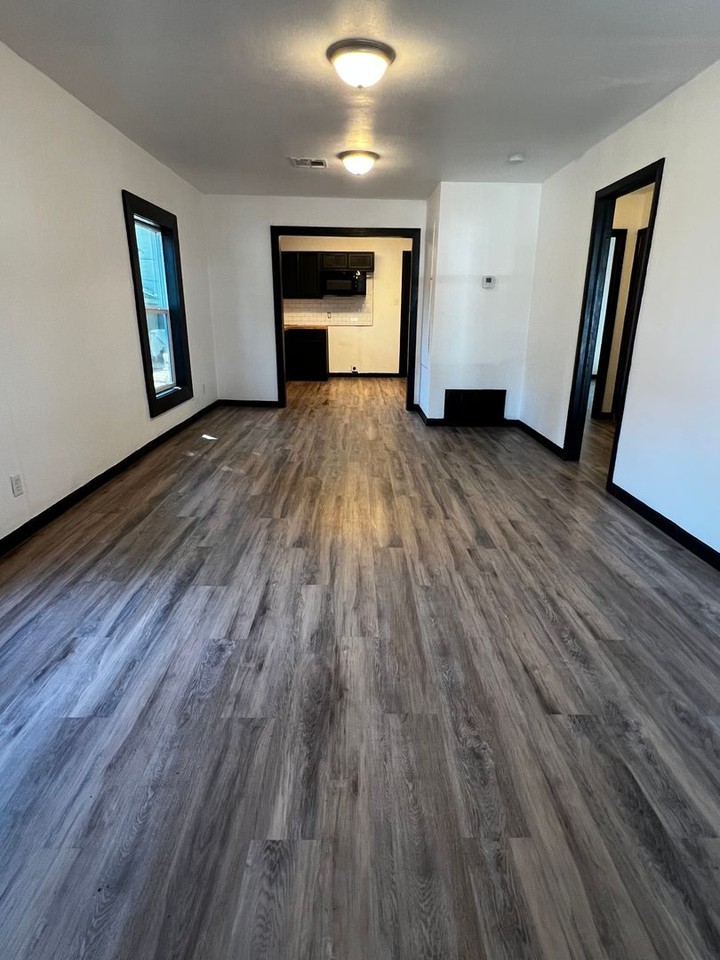 706 3rd Ave Nw - Photo 2 of 18