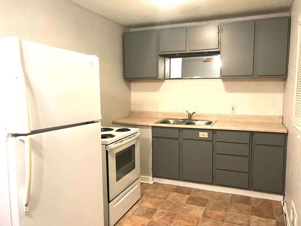 4900 E 41st Ter - Photo 5 of 13