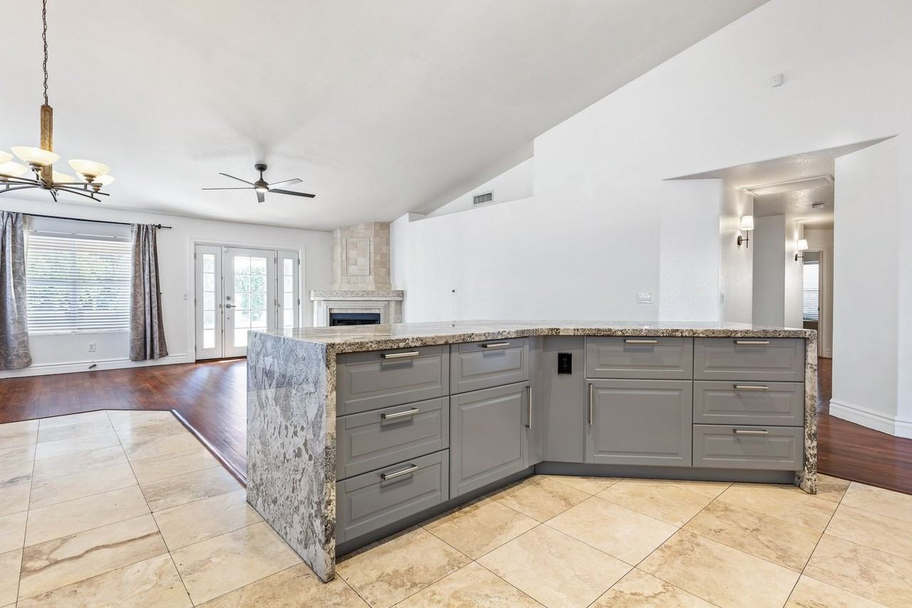 17241 N 46th St - Photo 3 of 41