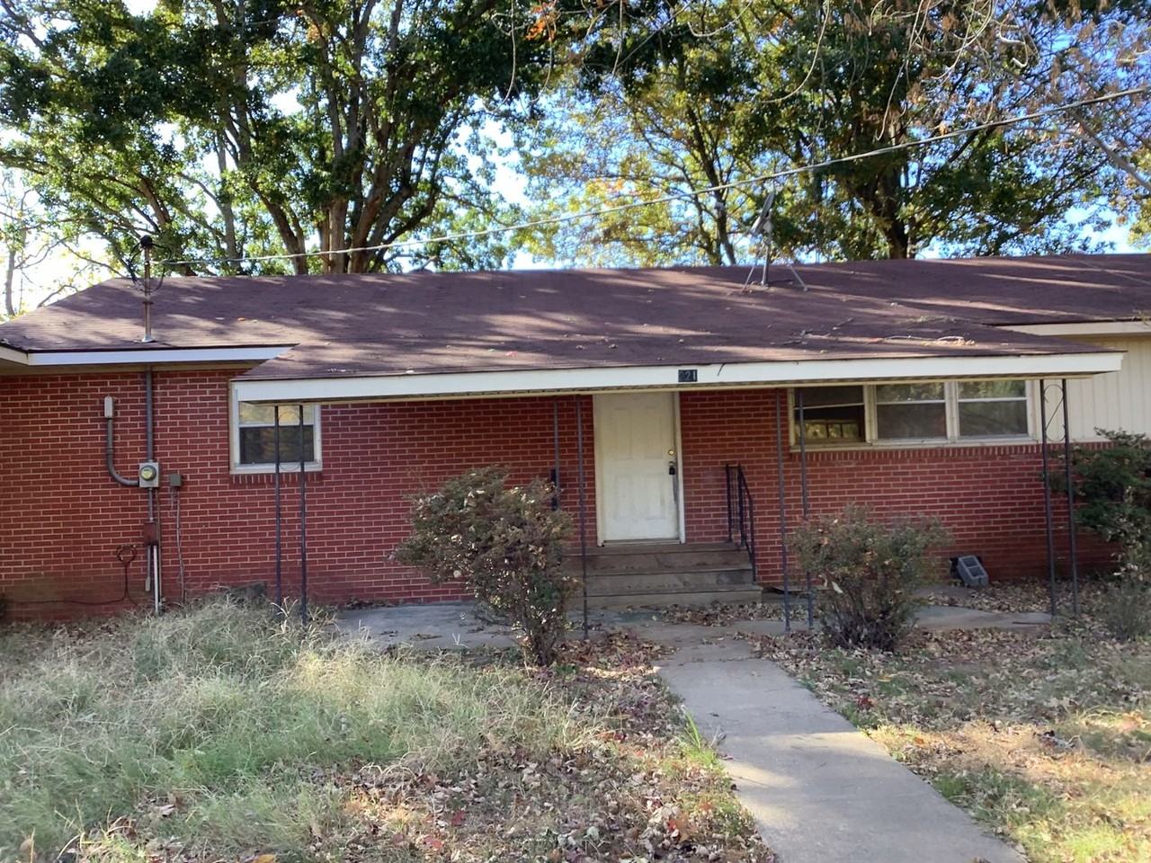 221 Maddox Ln - Photo 2 of 23