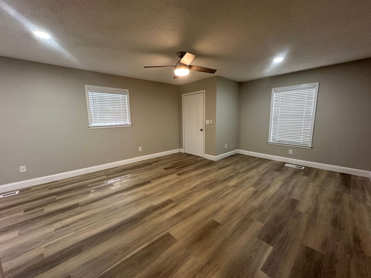 1402 Diuguid Dr - Photo 3 of 12