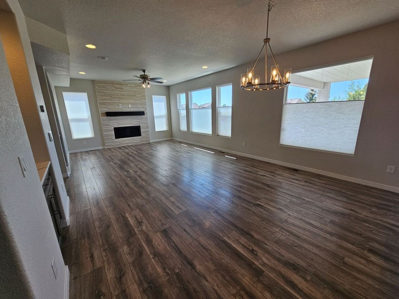 1853 Clayhouse Dr - Photo 6 of 38