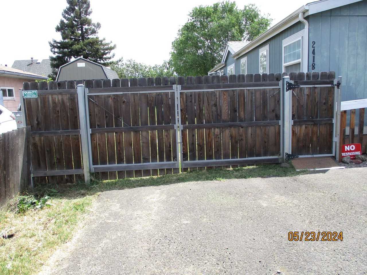 2418 Howard Ave - Photo 3 of 16