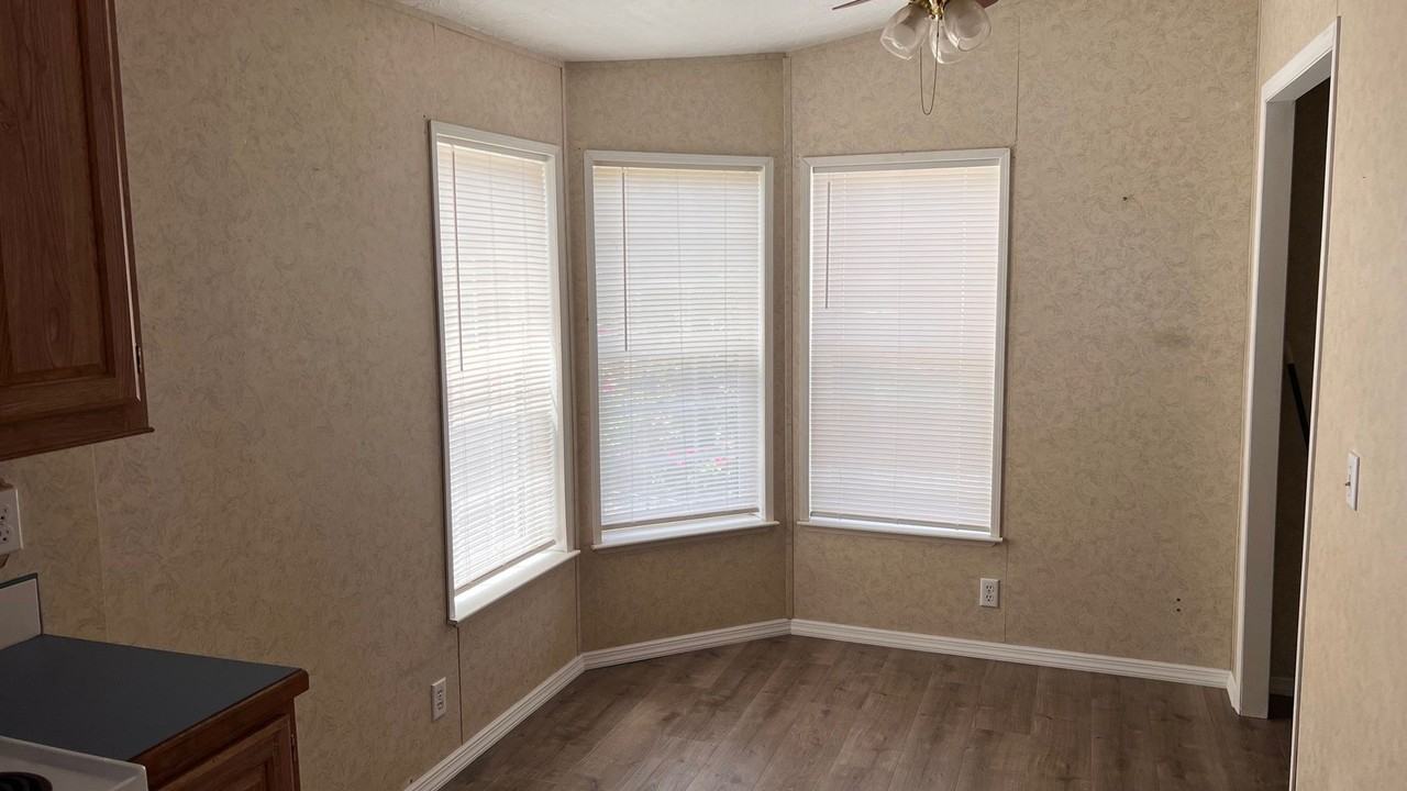 2418 Howard Ave - Photo 7 of 16