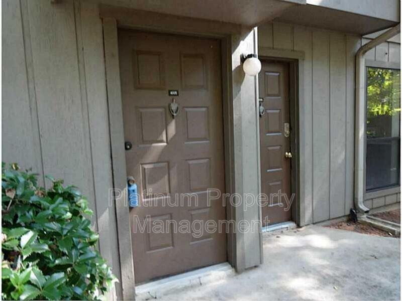 1005 Cumberland Ct Se - Photo 3 of 28