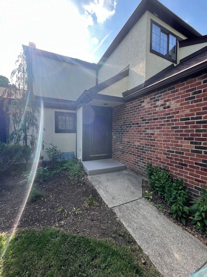 145 Saint Julien St - Photo 3 of 43