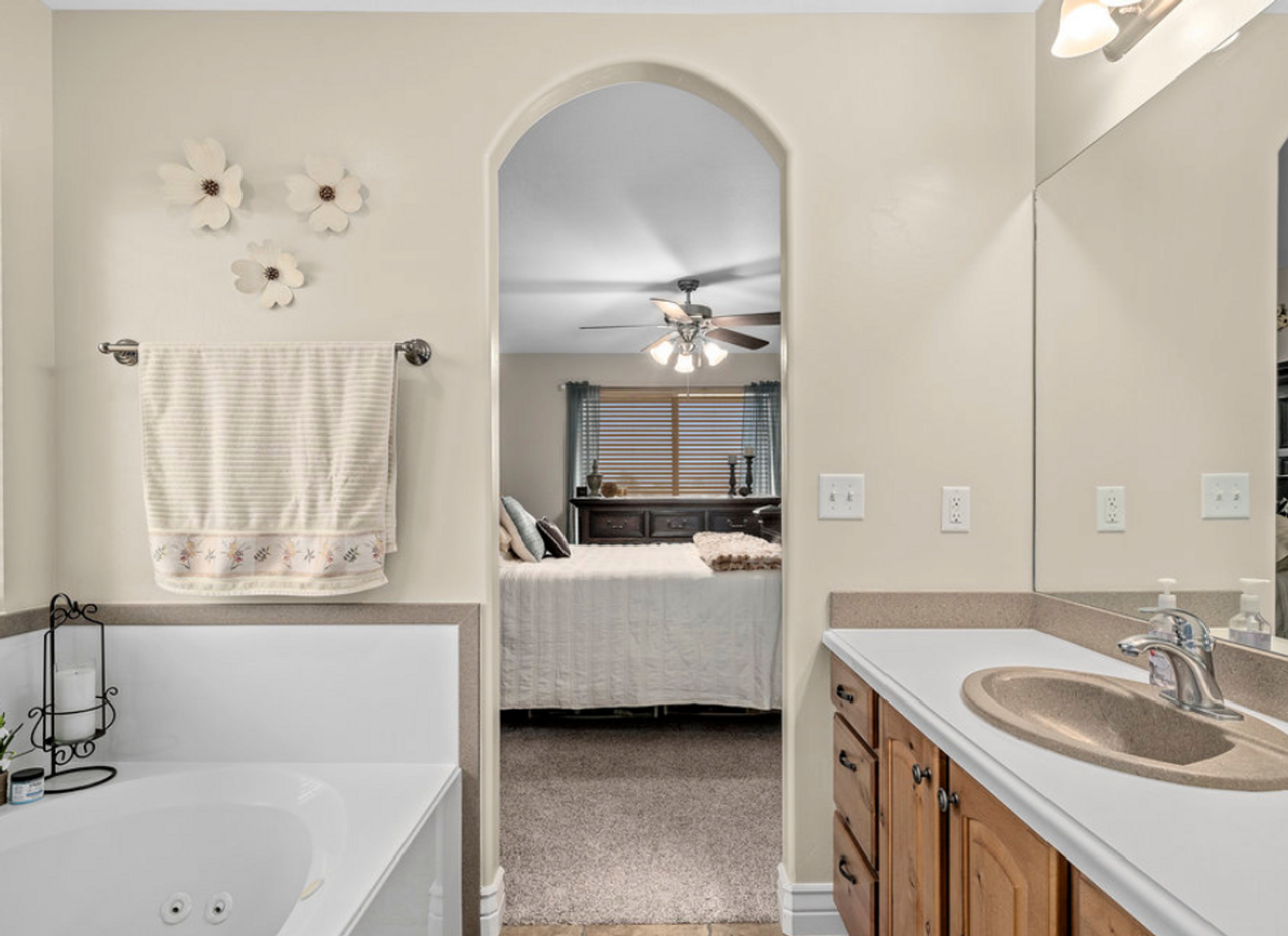 953 W 975 S - Photo 3 of 34