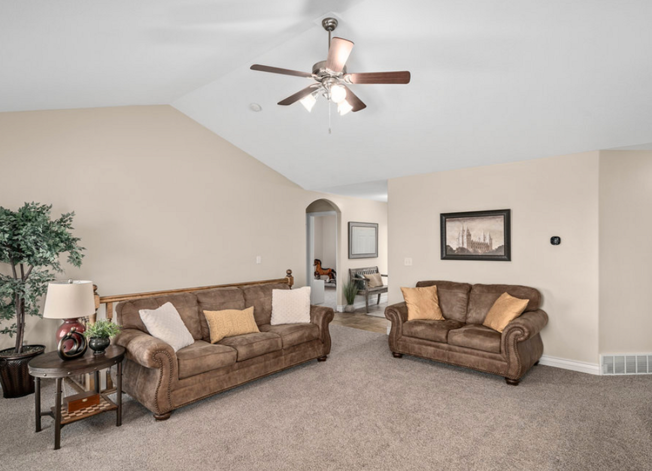 953 W 975 S - Photo 6 of 34