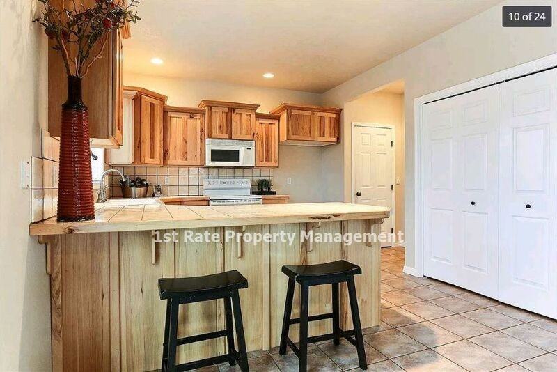 828 W Rollins St - Photo 5 of 26