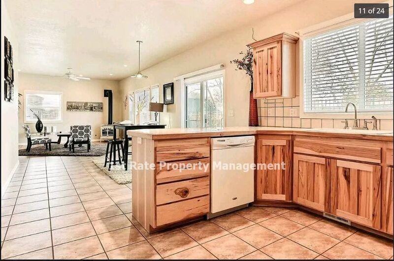 828 W Rollins St - Photo 6 of 26