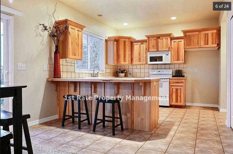 828 W Rollins St - Photo 7 of 26