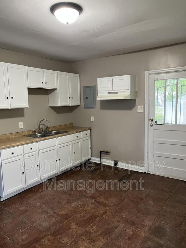 3212 Avenue G - Photo 5 of 20