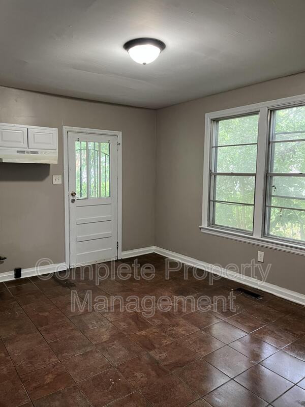 3212 Avenue G - Photo 7 of 20