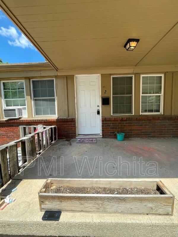 1512 S Pattie St #2 - Photo 3 of 10