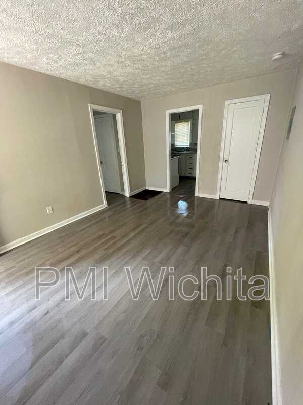 1512 S Pattie St #2 - Photo 4 of 10