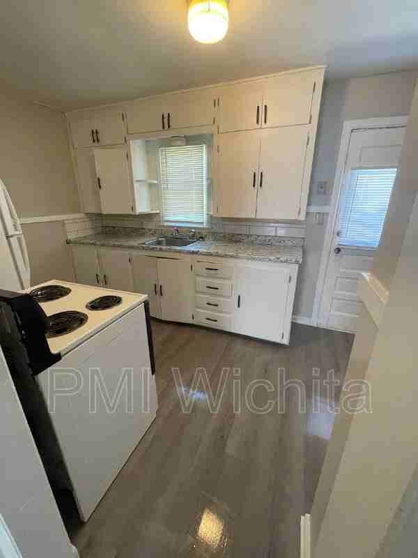 1512 S Pattie St #2 - Photo 5 of 10