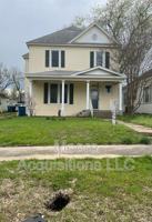 featured image of 1018 W Sears St