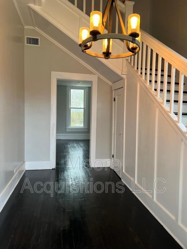 1018 W Sears St - Photo 2 of 19