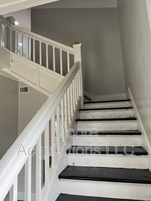 1018 W Sears St - Photo 3 of 19