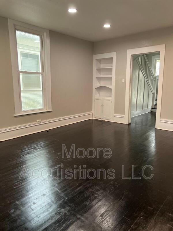 1018 W Sears St - Photo 5 of 19