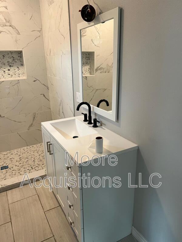 1018 W Sears St - Photo 7 of 19