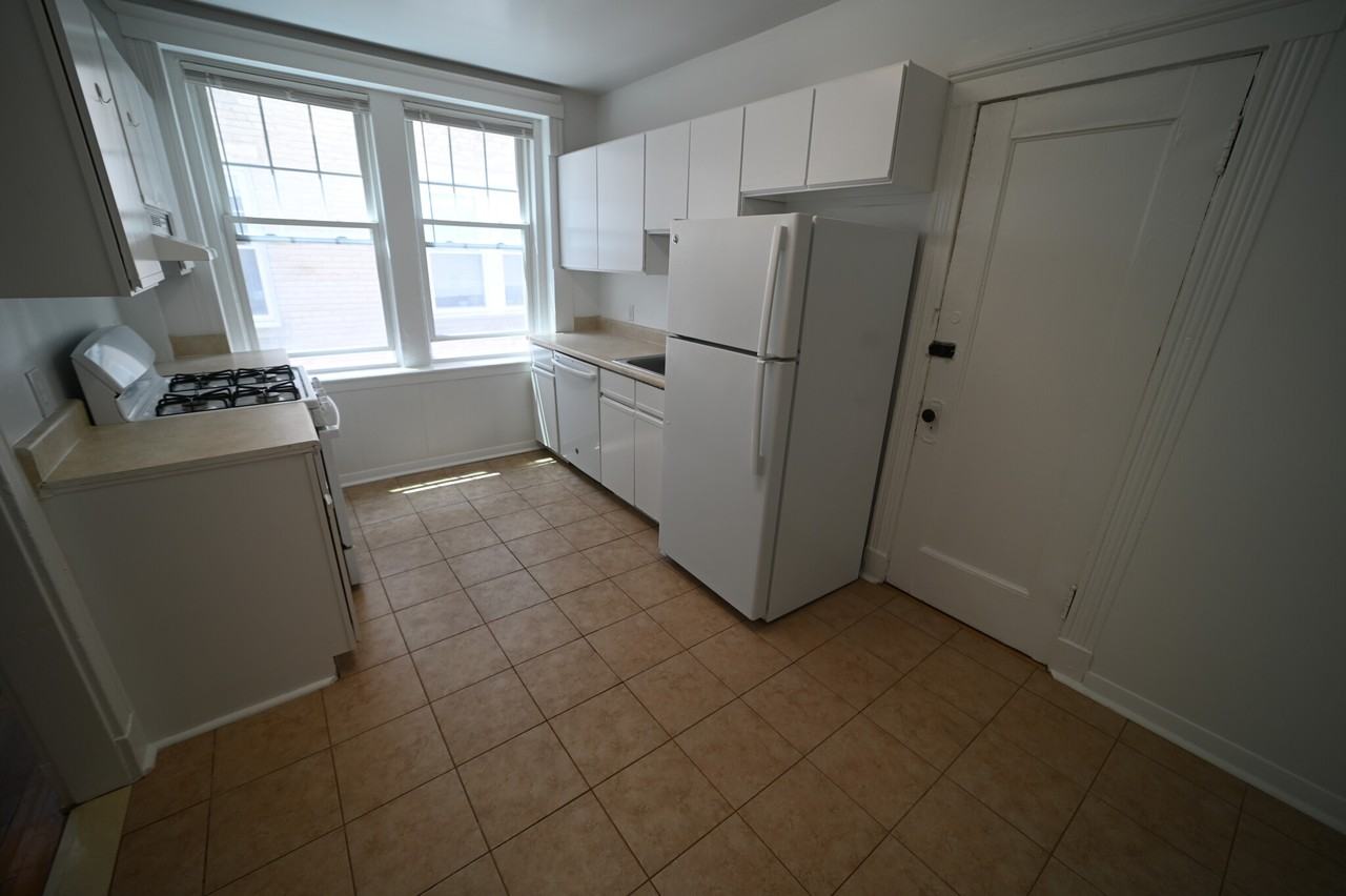115 Kilsyth Rd #02 - Photo 2 of 8