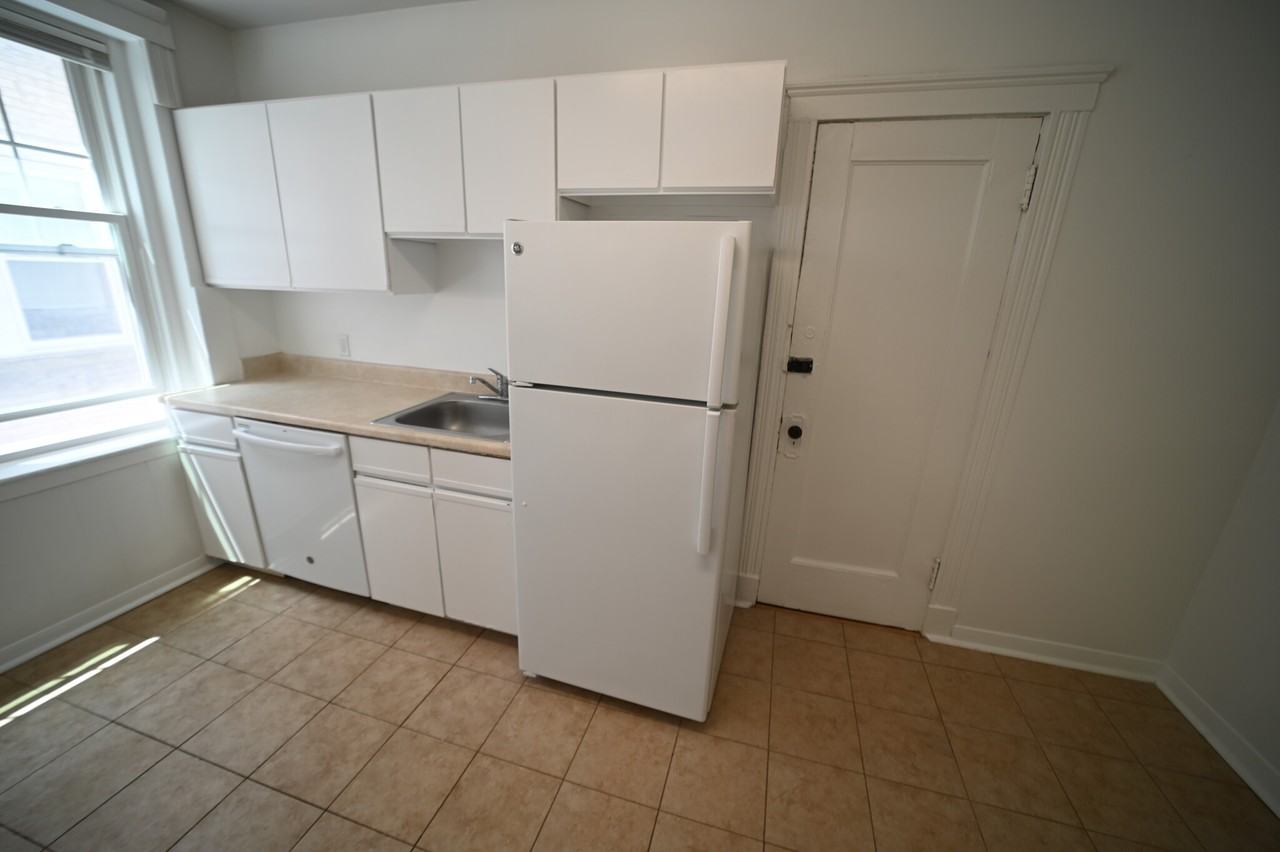 115 Kilsyth Rd #02 - Photo 3 of 8