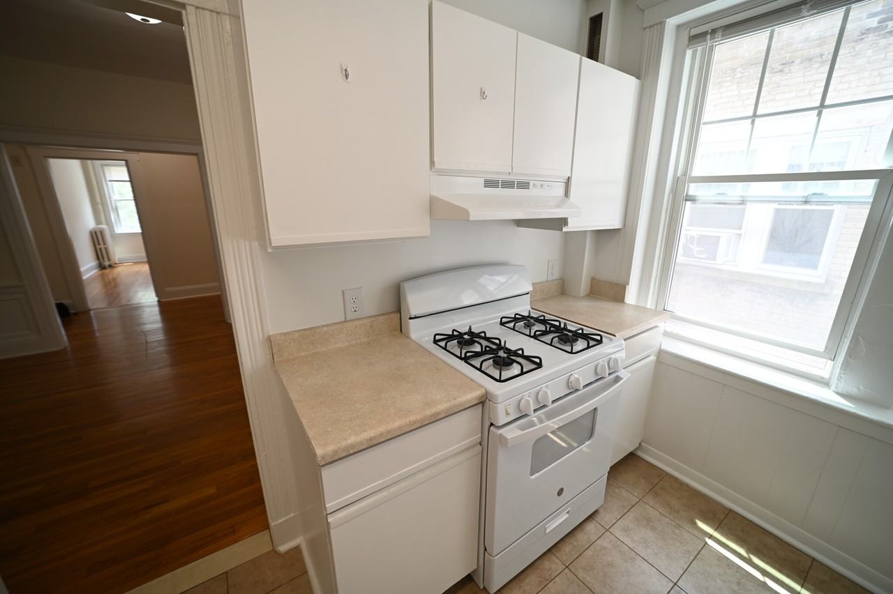 115 Kilsyth Rd #02 - Photo 4 of 8