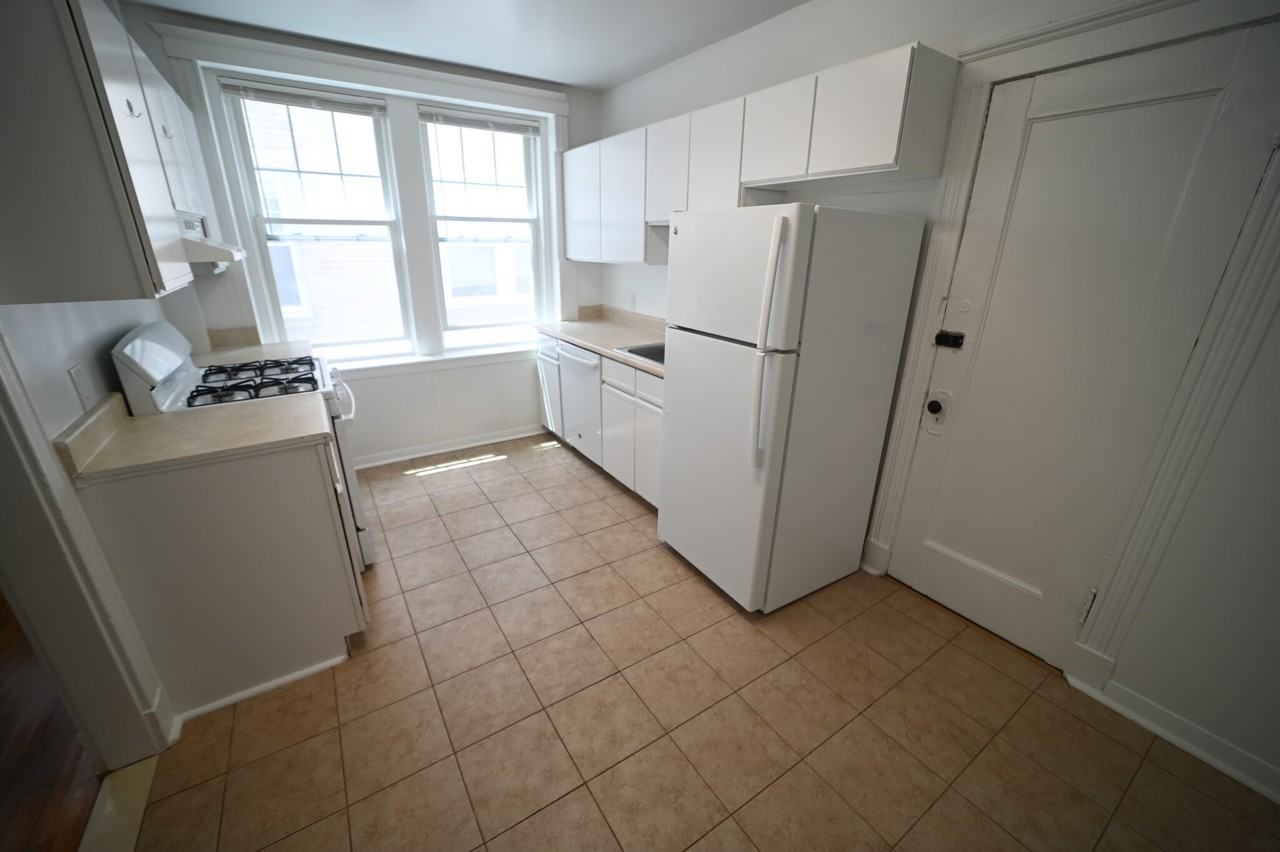 115 Kilsyth Rd #02 - Photo 5 of 8