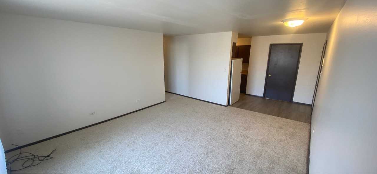 FOREST VIEW MANOR - Photo 7 of 39