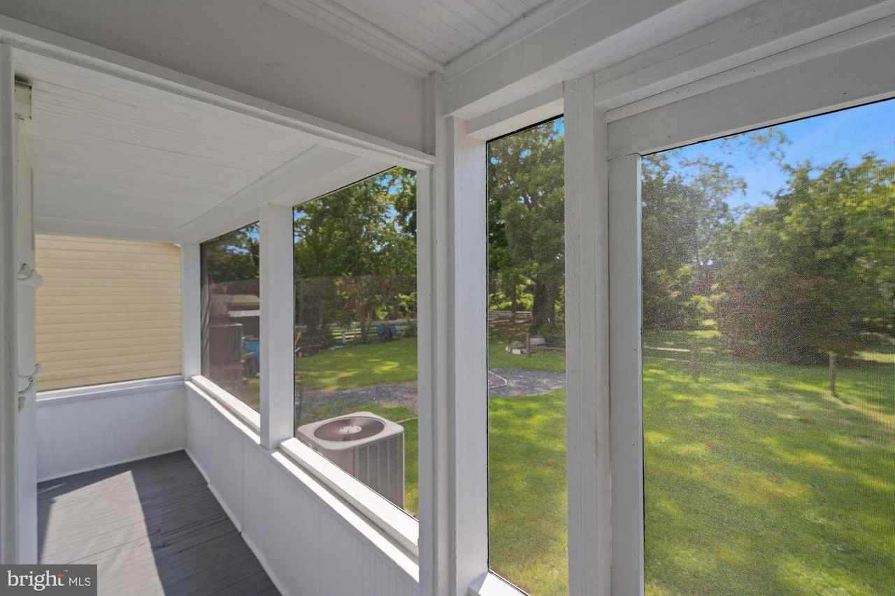 15 North Somerset Avenue - Photo 5 of 27