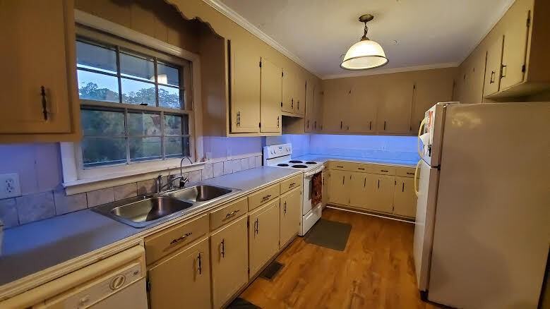 251 Spinnaker Ln - Photo 2 of 7