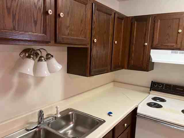 366 Lincoln Street - Photo 2 of 13