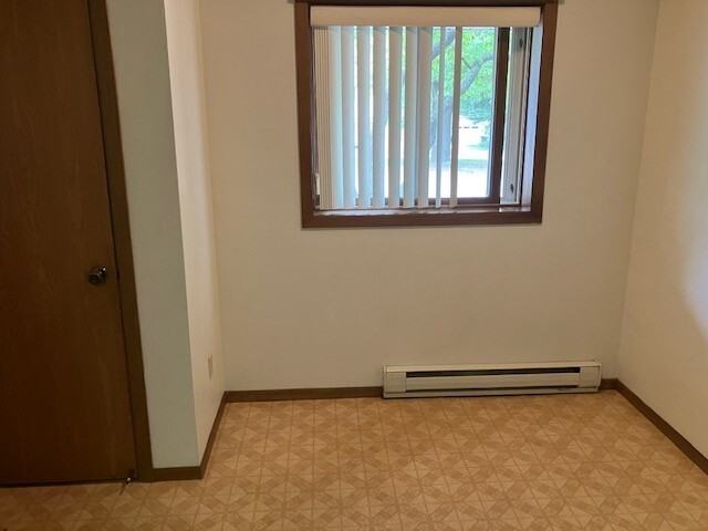 366 Lincoln Street - Photo 6 of 13