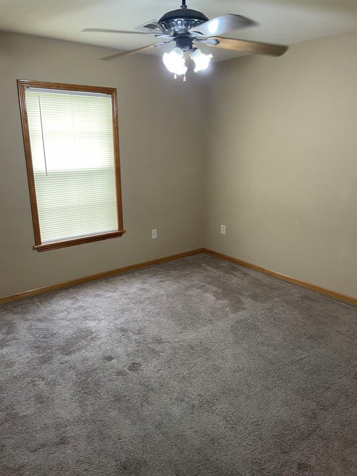 Mossy Manor II - Photo 2 of 7