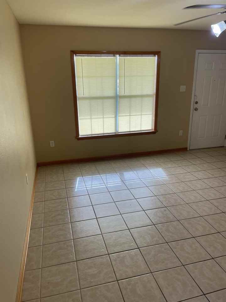 Mossy Manor II - Photo 3 of 7