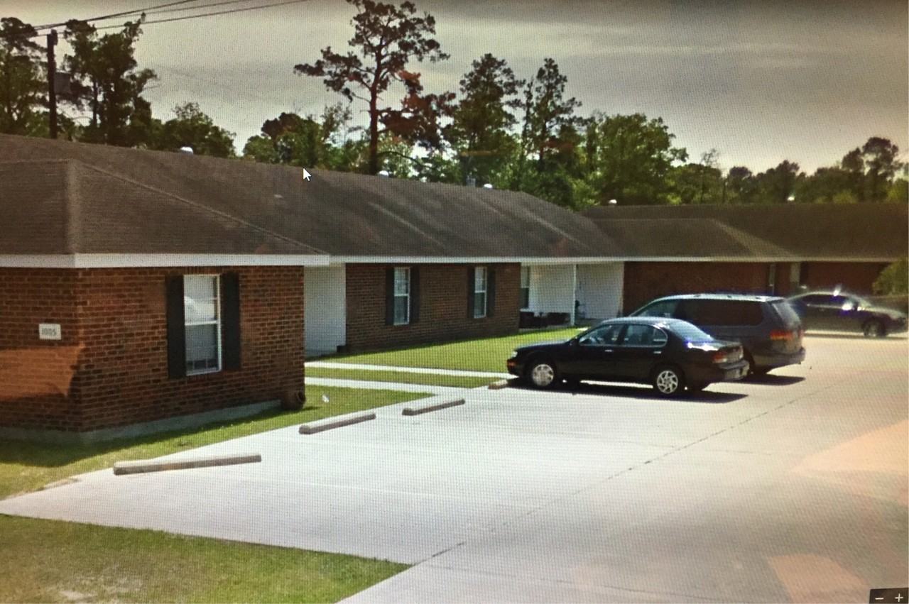 Mossy Manor II - Photo 4 of 7