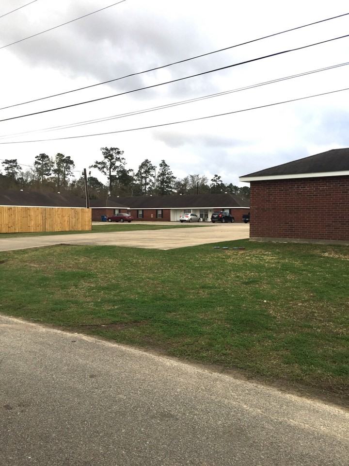 Mossy Manor II - Photo 6 of 7