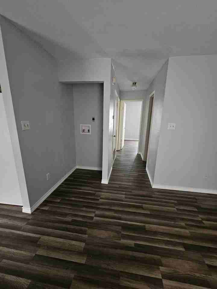 1000 W Caffery Apts - Photo 2 of 7