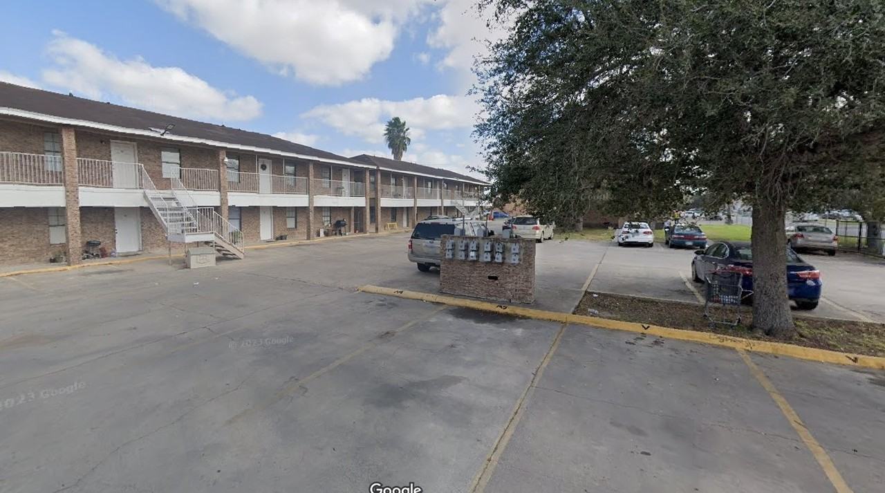 1000 W Caffery Apts - Photo 7 of 7