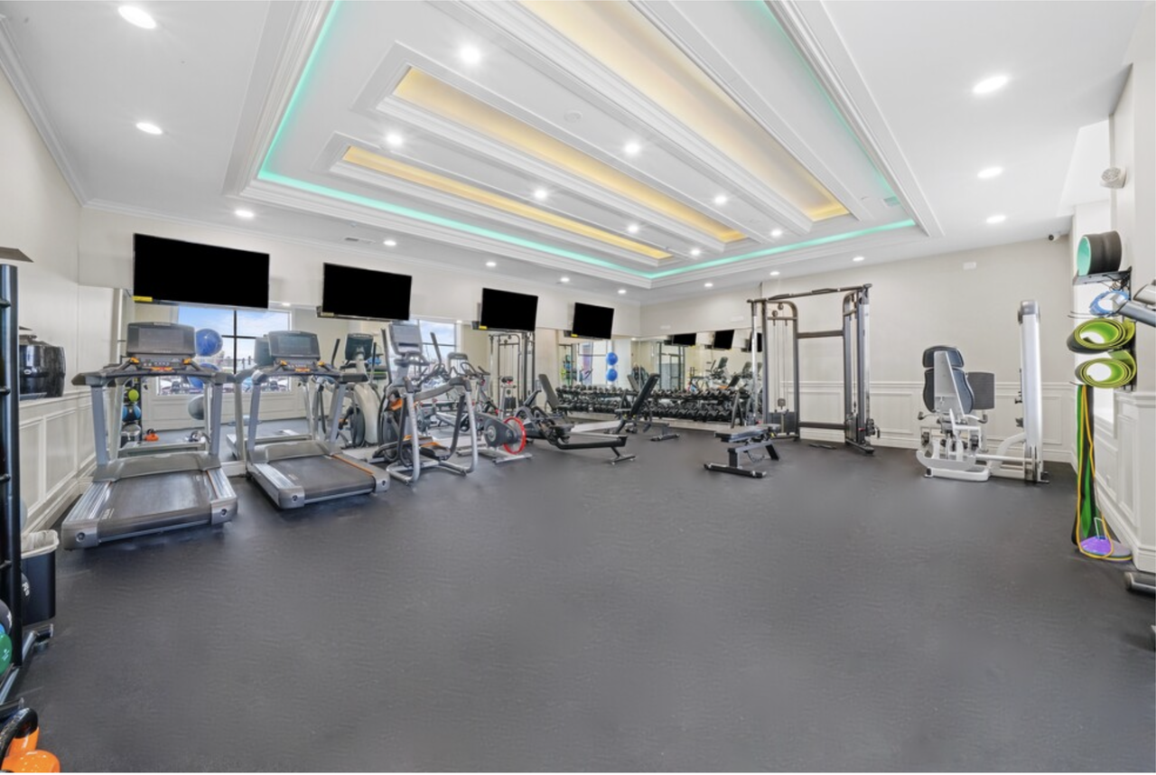 Premier Luxury Apartments - Photo 6 of 28