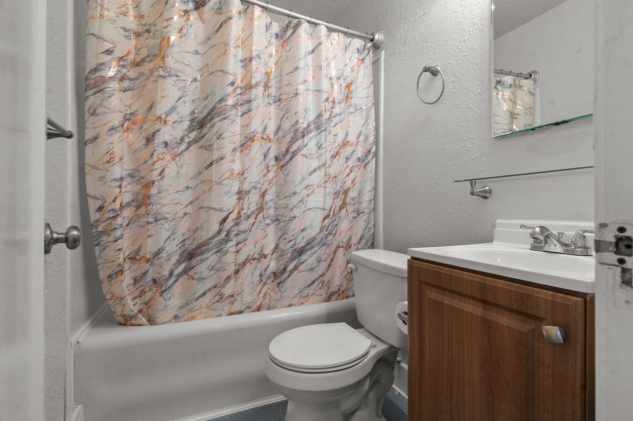 112 E 4th Street - Photo 7 of 32