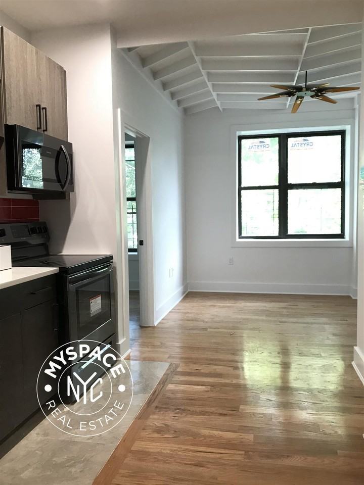 279 Kosciuszko St #205 - Photo 2 of 9