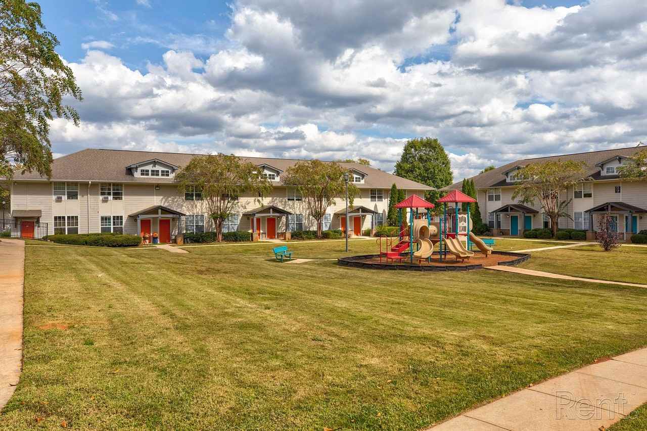 Towne at Lakewood Heights - Photo 5 of 32