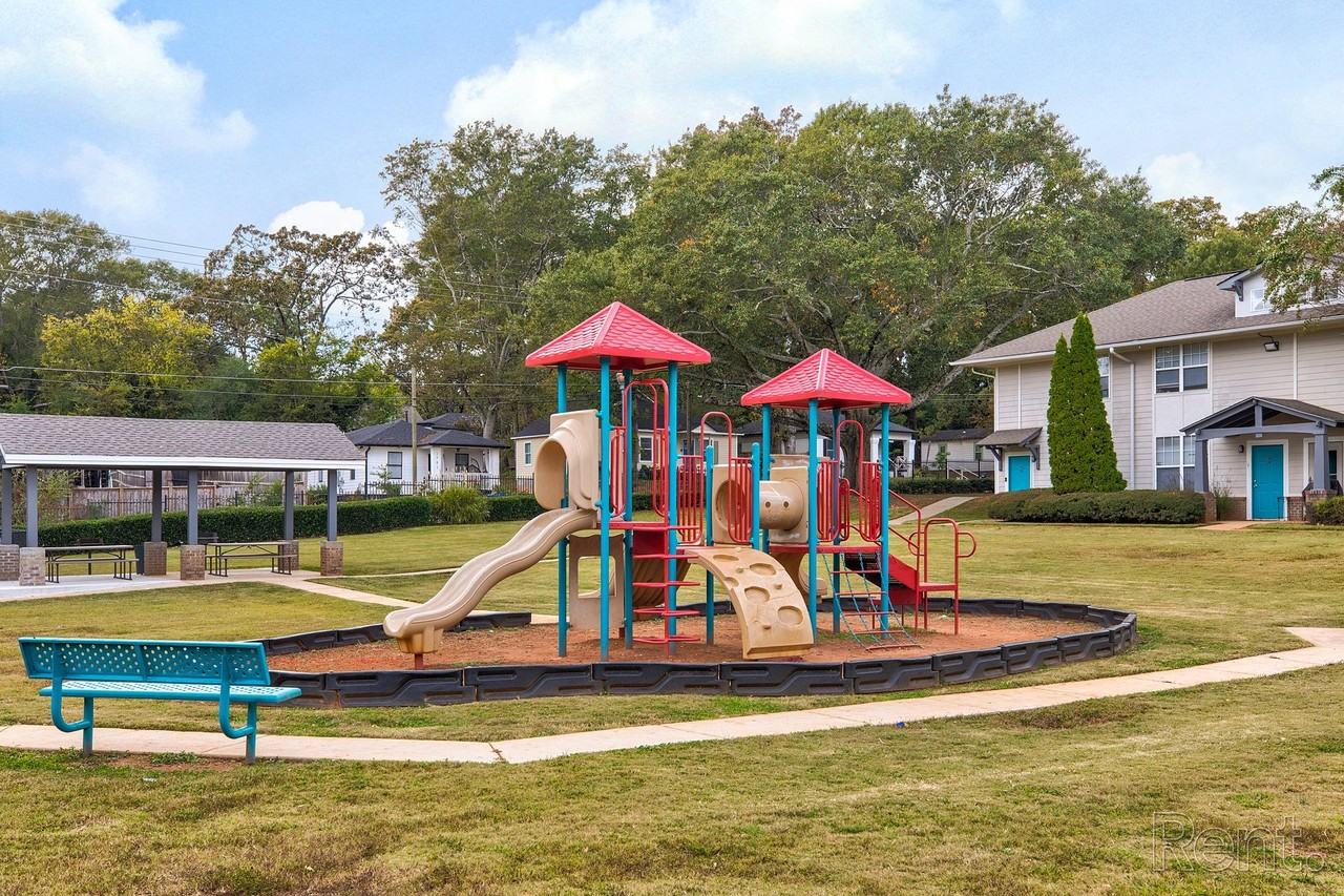 Towne at Lakewood Heights - Photo 6 of 32