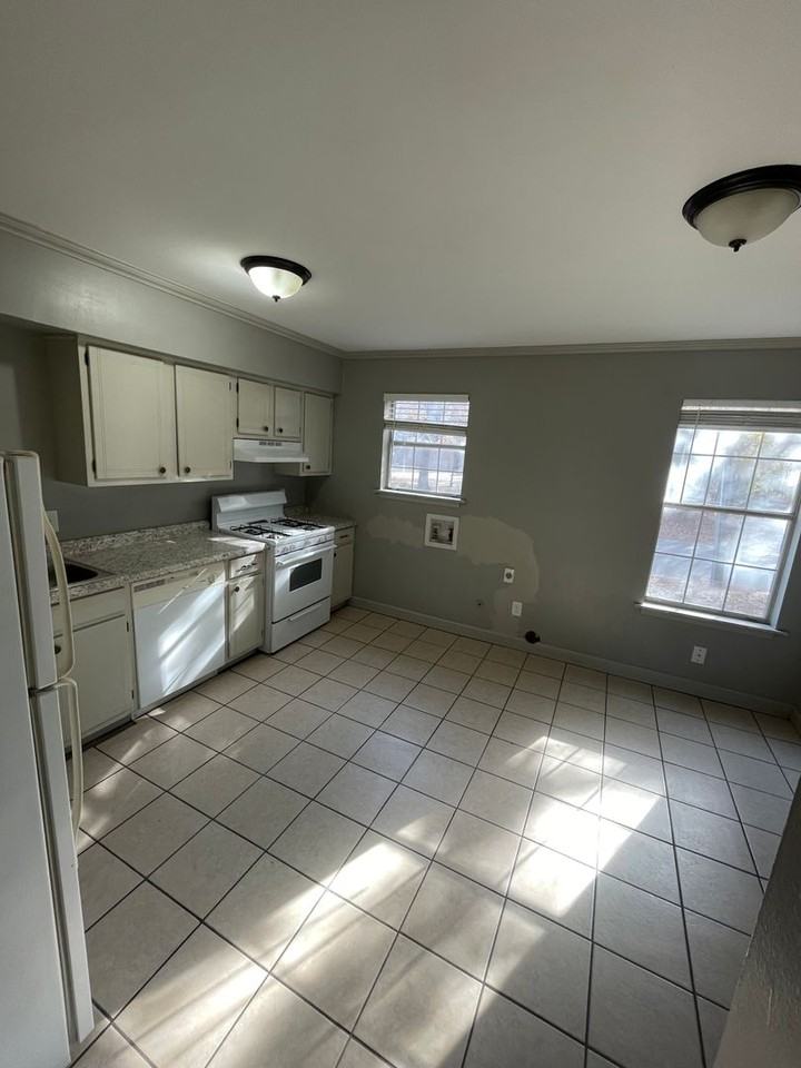 1906 - 1906 West Matthews - Photo 3 of 9